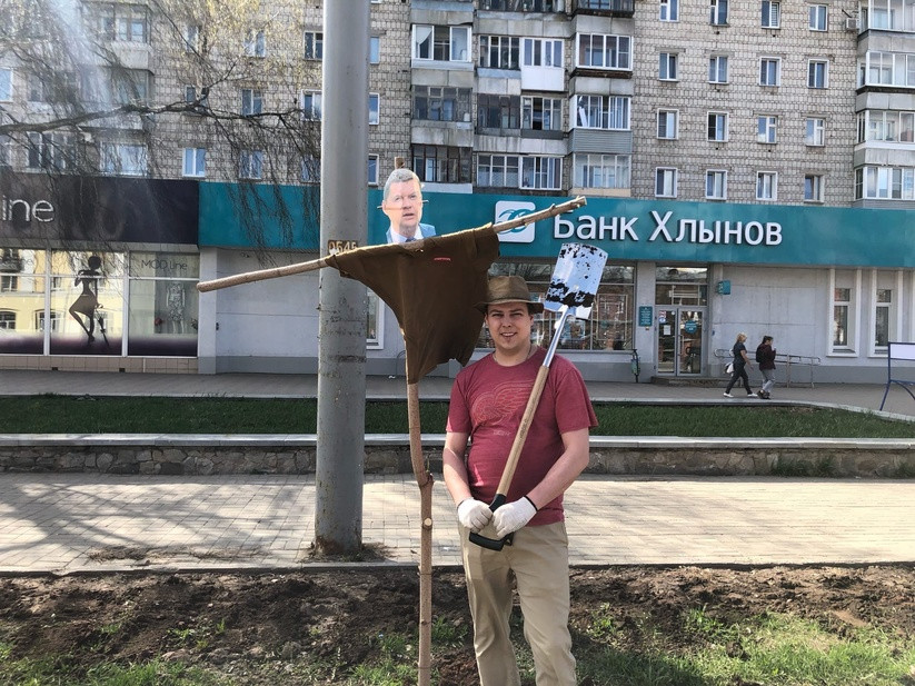 Мэрия заявила в полицию на активиста, посадившего картошку в центре Кирова из-за плохого озеленения