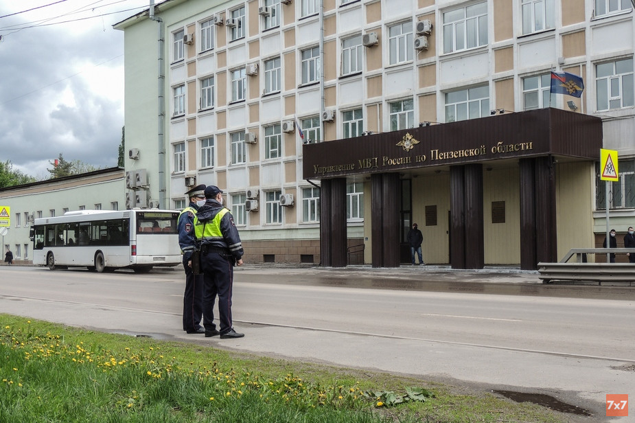 Бывшее здание УВД, где идут суды над цыганами