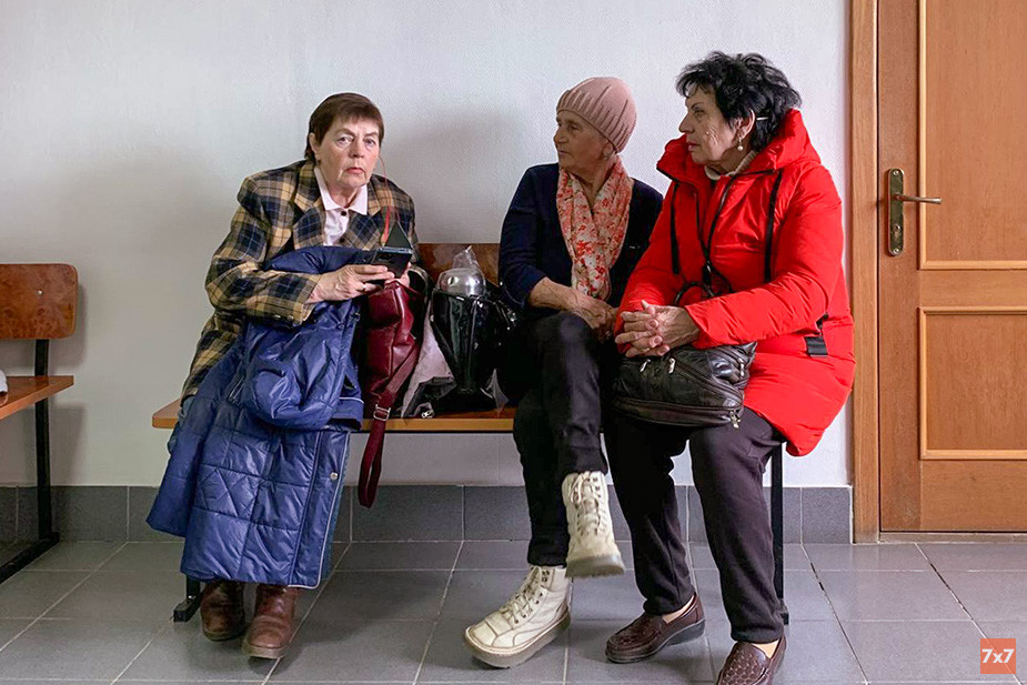 Члены народной дружины, которых пригласила полиция для охраны порядка в суде
