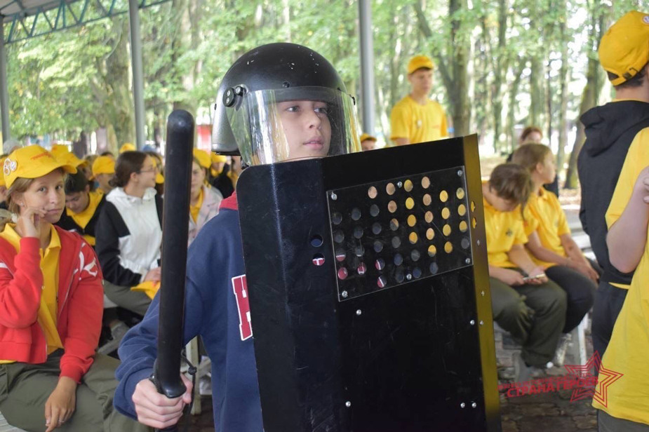 FSIN special forces show schoolchildren from Ulyanovsk Oblast how to quell unrest