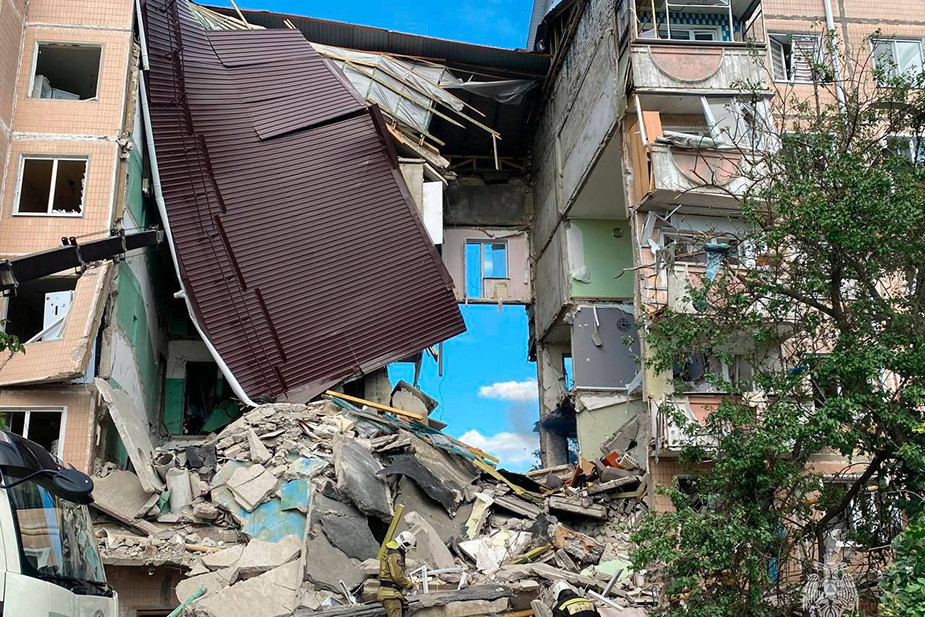 Building entrance collapses in Shebekino after shelling