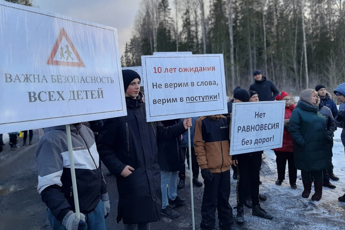 Жители «Резервного» на встрече с представителями администрации, 30 марта 2023 года